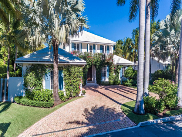 Luxury Vacation Residence in Palm Beach - Steps to Beach with Fire Place & Pool